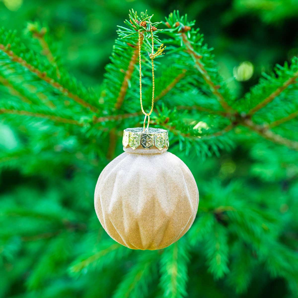 Набор елочных украшений JY612179 6см 12шт Шары БАРХАТ (4гладкий Изумрудный цвет, 4 "дольки" белый, 4"фактурный" капучино)