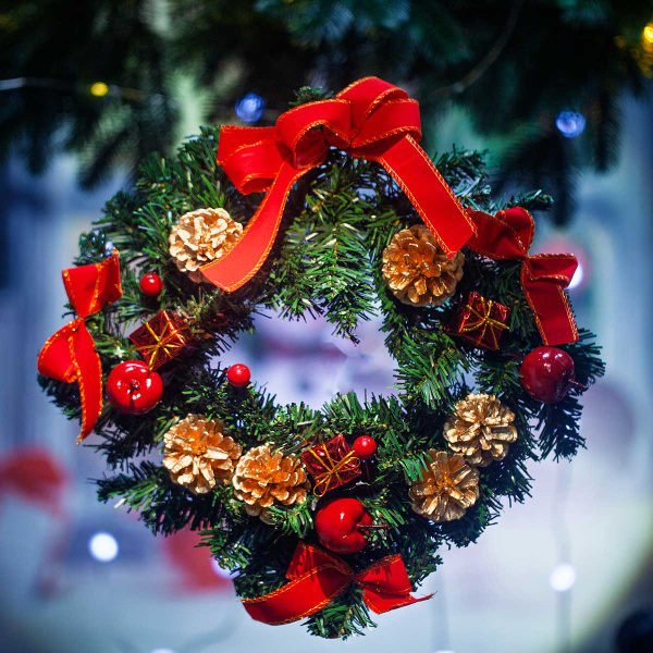 Венок новогодний 30см с красным бантом 17A044 (5)