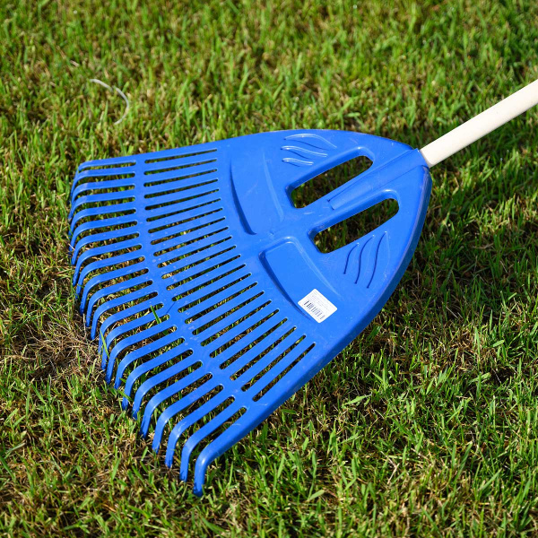 Грабли веерные пластиковые 23 зуба ЦВЕТНЫЕ