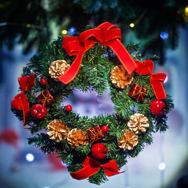 Венок новогодний 30см с красным бантом 17A044 (5)