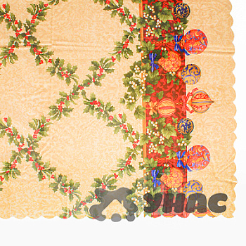 Скатерть новог.СК-02 150*150см бежевая с зеленым рисунком х150