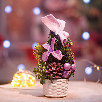 Елка настольная 20см в корзине с фиолетовыми украшениями  Z-23A13N/11 (144
