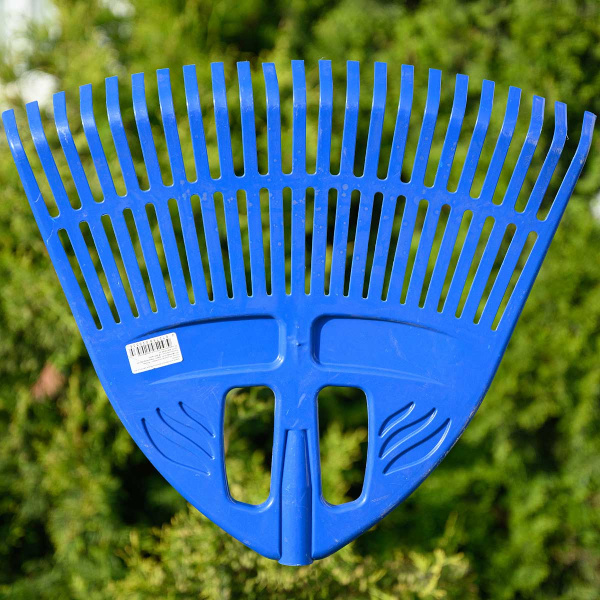 Грабли веерные пластиковые 23 зуба ЦВЕТНЫЕ