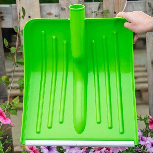 Лопата снеговая Комбат 430х370 д40 цветная