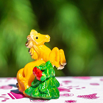 Новогодний сувенир  25365-1 Лошадка 3*2*1,5см  (цена за 48шт) (2304)