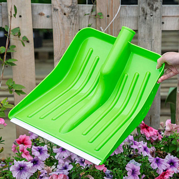 Лопата снеговая Комбат 430х370 д40 цветная