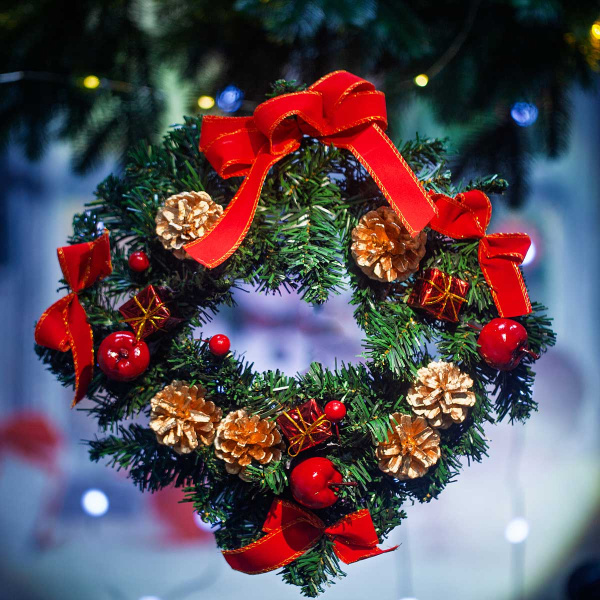 Венок новогодний 30см с красным бантом 17A044 (5)