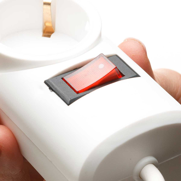 Удлинитель ПРЕМИУМ с КНОПКОЙ 2 гнезда 1,5 метра ПВС 3*0,75 с заземлением х30