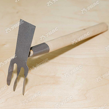 Рыхлитель комбинированный МКП-3-1 прямой и 3 витых зуба деревянная ручка